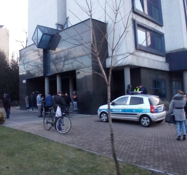 Zgłoszenie podłożenia bomby powodem ewakuacji Niechcica