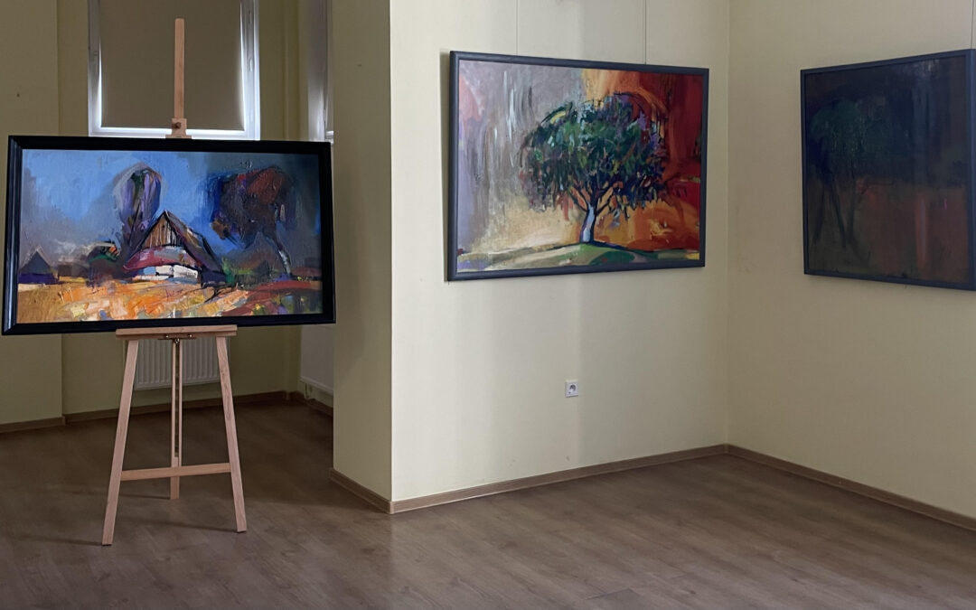 „Moc koloru” w Galerii WuBePe, czyli wystawa prac prof. Edwarda Sytego